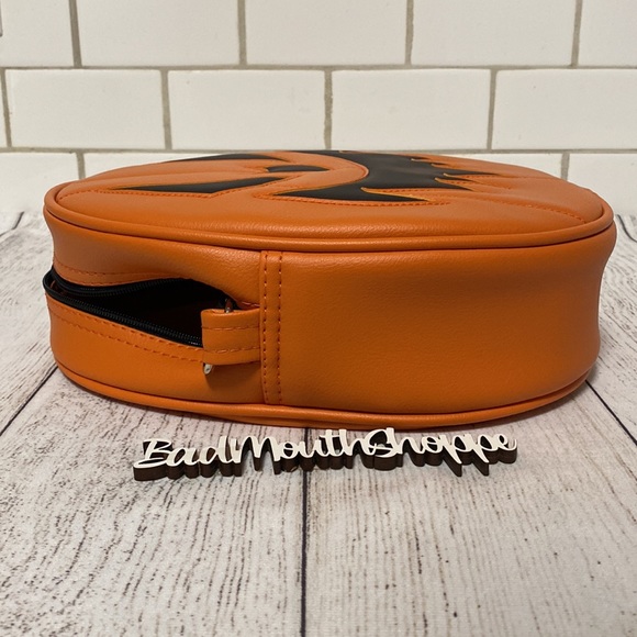 *Love Pain and Stitches Color Changing Bat Mouth Oval Crossbody Halloween Purse - Picture 3 of 8